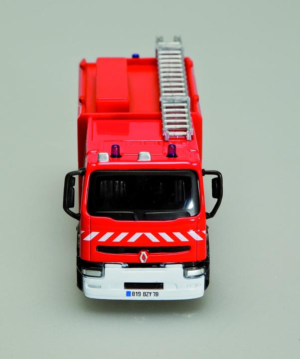 Produktbild Bburago Renault Premium Feuerwehr
