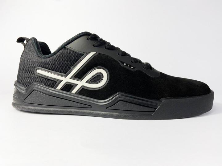 Immagine prodotto Öus Scarpe da skate Arquitetonico all black essencial (45)