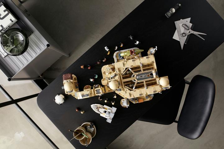 Actual product image LEGO Mos Eisley Cantina (75290, LEGO Rare Sets, LEGO Star Wars)