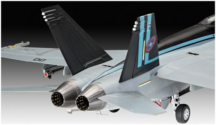 Actual product image Revell F/A-18E Super Hornet Top Gun