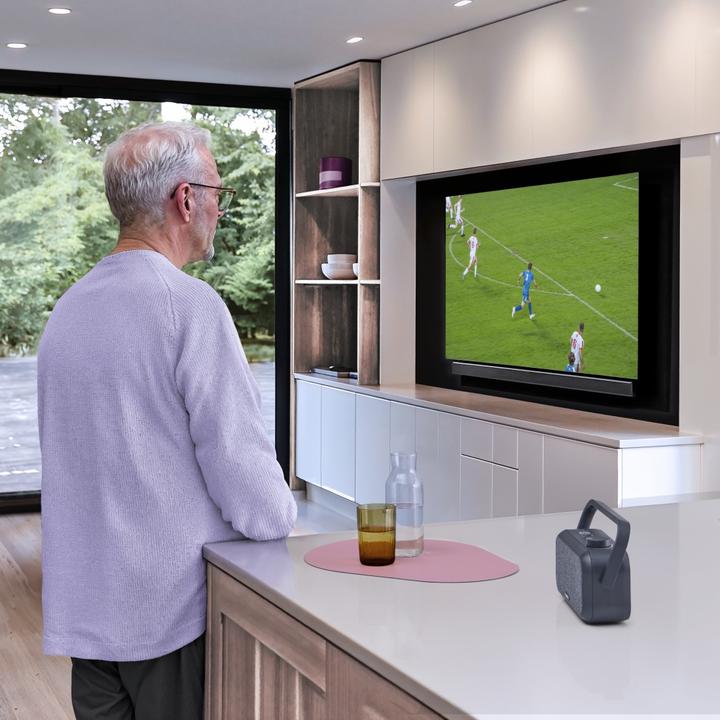 Actual product image Hama Lautsprecher für Fernseher, 2,4-GHz-Station + Bluetooth®, tragbar, stereo (18 h, USB power delivery, Electrical connection)