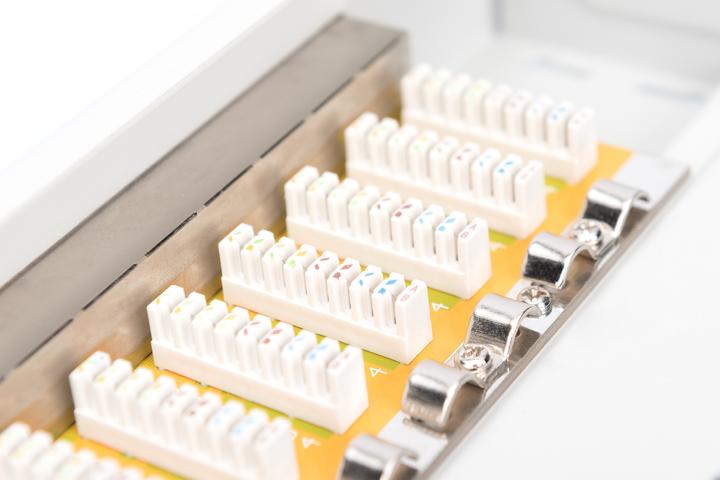 Produktbild Digitus CAT 6 Patch Panel geschirmt 8-Port RJ45 8P8C LSA 1HE 25,4cm 10Zoll Rack Mount Farbe Grau RAL 7035