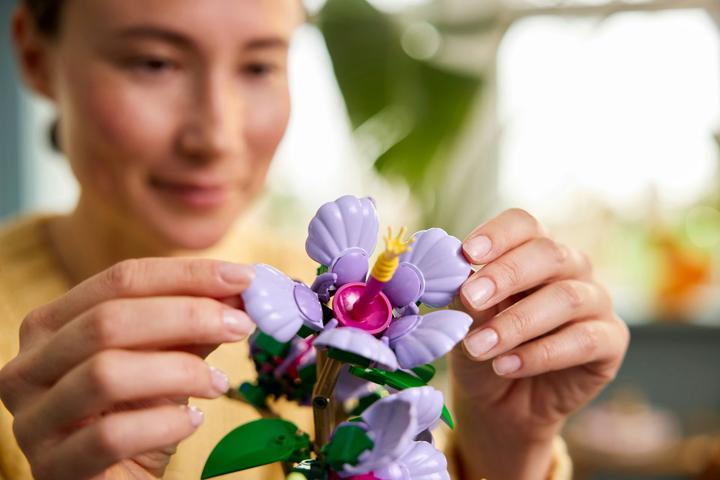 Actual product image LEGO Hibiscus (LEGO Botanical)