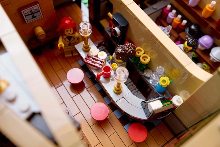 Produktbild LEGO Eckhaus im Tudorstil (10350, LEGO Icons, LEGO Seltene Sets)