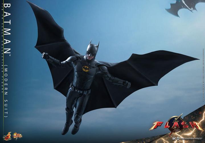 Actual product image Hot Toys The Flash figurine Movie Masterpiece 1/6 Batman (Modern Suit) 30 cm