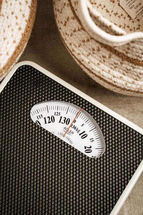 Actual product image Adler AD 8179 personal scale Square Black, White Mechanical personal scale (130 kg)