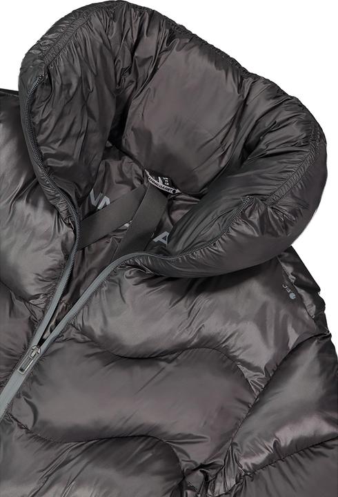 Actual product image Jeanne Baret Holly