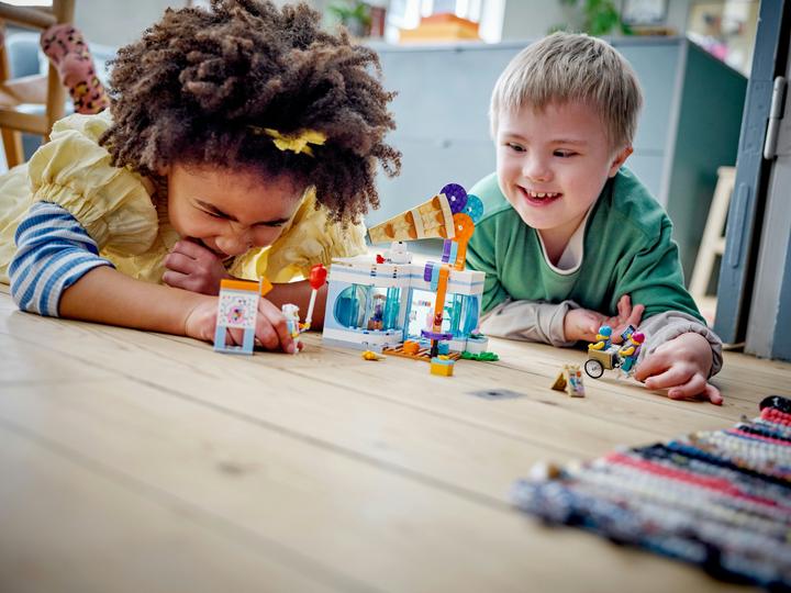 Actual product image LEGO Ice cream parlour (60363, LEGO City)