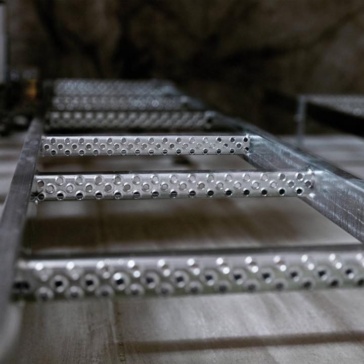 Produktbild Munk Schachtleiter Stahl feuerverzinkt 400mm Lichte Weite 13 Sprossen (5 cm)