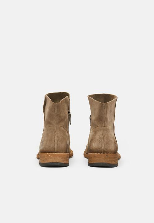 Actual product image Felmini This stiff boot from is made from suede. They offer a perfect blend of (39)