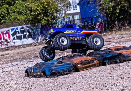 Produktbild Traxxas Bigfoot 4x4 BL-2S 1/10 Monster Truck RTR blau, ohne Akku und Ladegerät (RTR Ready-to-Run)