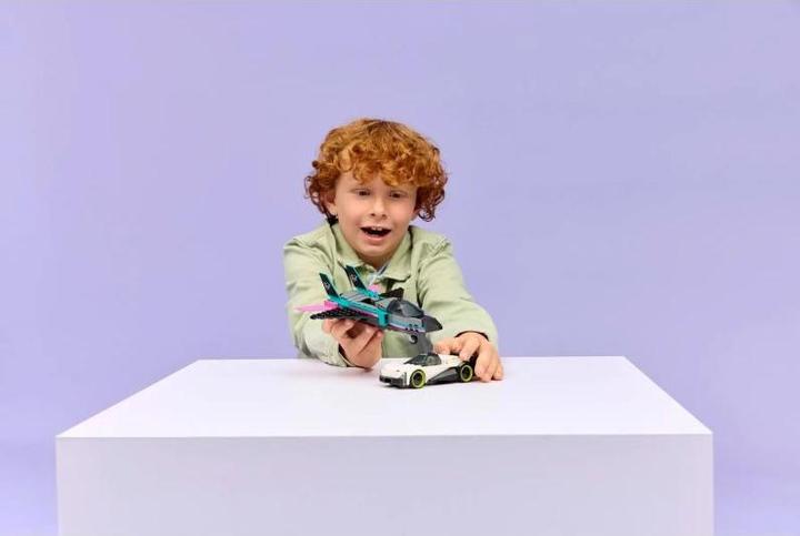 Actual product image LEGO Düsenflieger vs. Rennauto (60489, LEGO City)