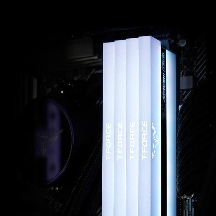 Productafbeelding Team Group T-Force Xtreem ARGB, DDR4-3200, CL14 - 16 GB Dual Kit (2 x 8GB, 3200 MHz, DDR4 RAM, DIMM 288 pin)