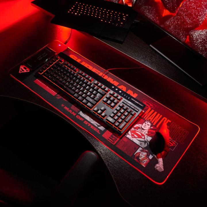 Produktbild Numskull Superman - Oversize Gaming Mat and Mobile Charger /Movies and TV-show (XXL)