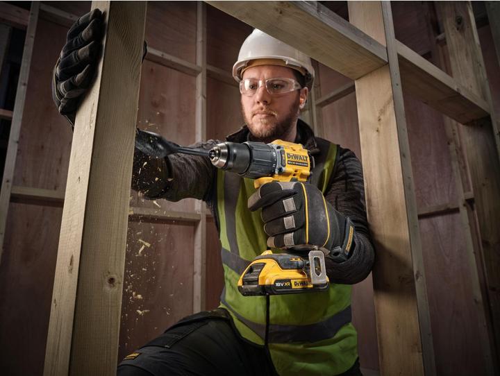 Actual product image DeWalt 18V Akku-Schlagbohrschrauber (bürstenlos), inkl. 2 x Akkus (18 Volt 2 Ah)