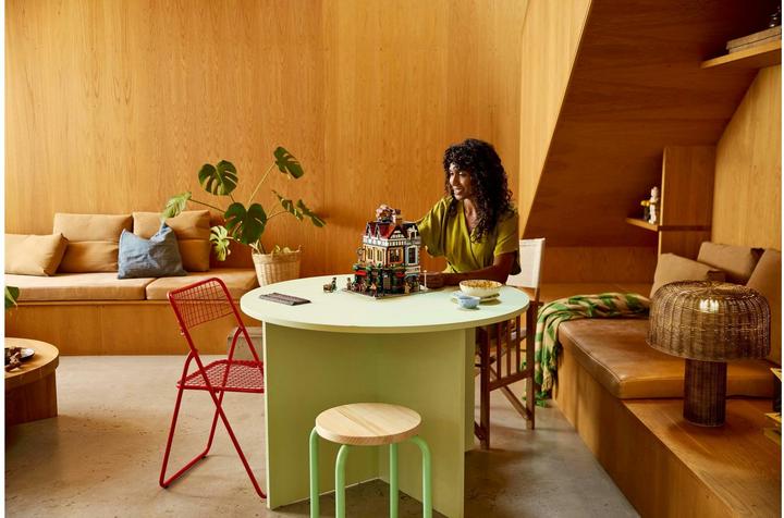 Produktbild LEGO Eckhaus im Tudorstil (10350, LEGO Icons, LEGO Seltene Sets)