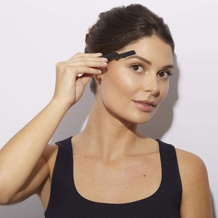 Actual product image Tweezerman Folding precision shaver