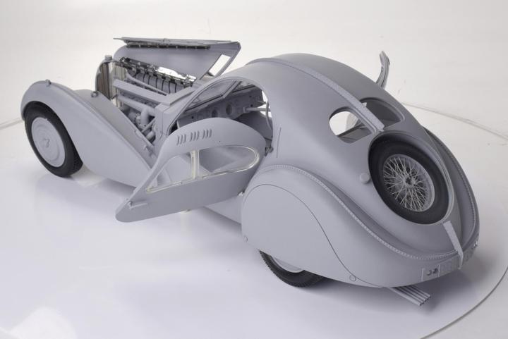 Actual product image 1:8 IXO Bugatti 57 SC