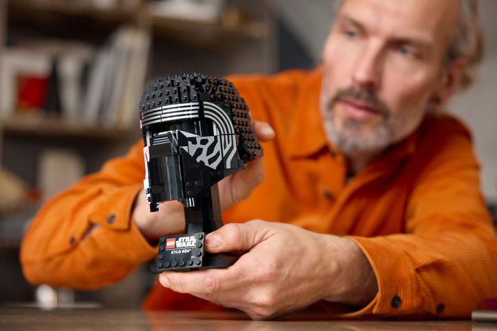 Actual product image LEGO Kylo Ren helmet (75415, LEGO Star Wars)