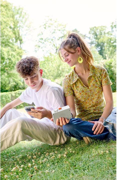 Produktbild Bigben Tragbarer Kassettenspieler mit Bluetooth (inkl. Bleistift und C60 Kassette)