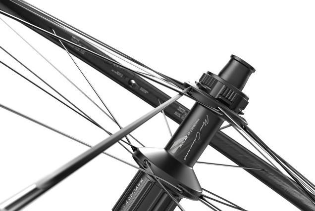 Image du produit DT Swiss P1100 DICUT MC roue 700c CL 24 142/12mm (Roue arrière, 28")