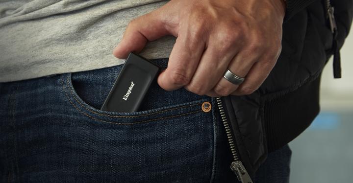 Actual product image Kingston XS1000 (1 TB)