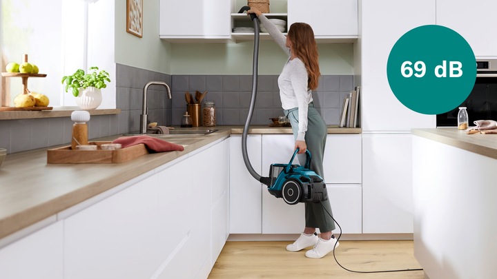 Actual product image Bosch Hausgeräte Series 6, Bagless Vacuum Cleaner, ProFamily, Blue, BGC41XFMLY