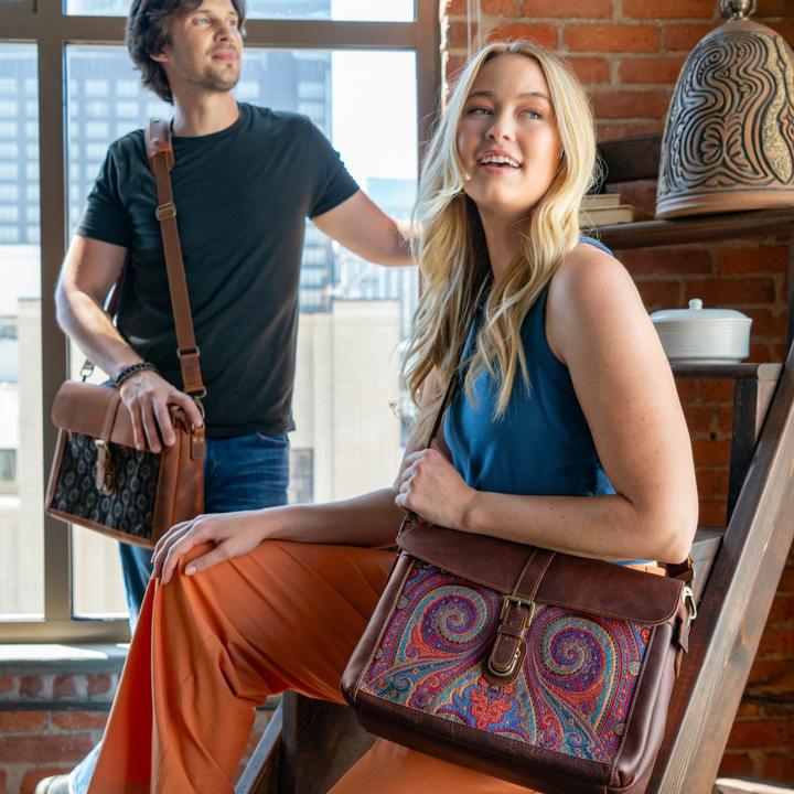 Produktbild Only-Bags.Store Echtes Leder Messenger Bag, MacBook Pro 15 Zoll, Laptoptasche mit einzigartigem Design, Unisex (15")