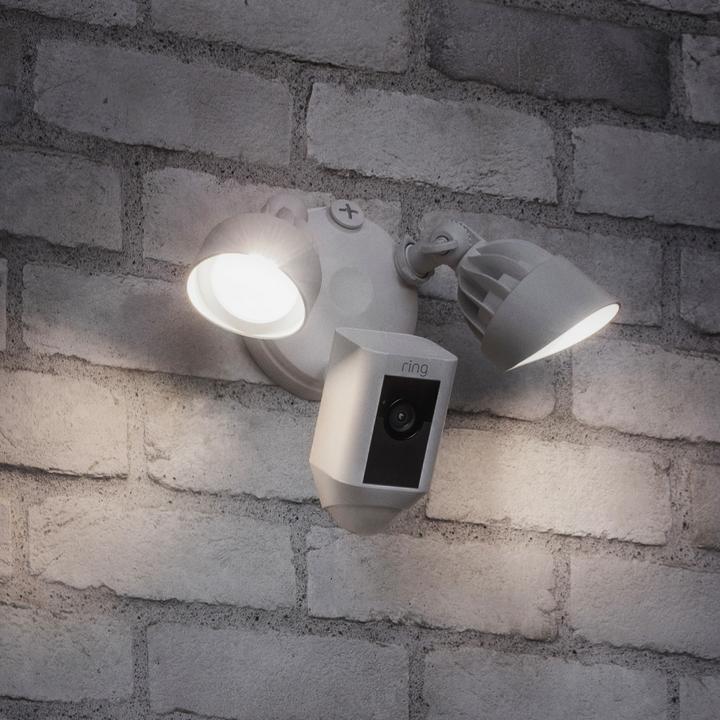 Actual product image Ring Floodlight Cam (1920 x 1080 Pixels)