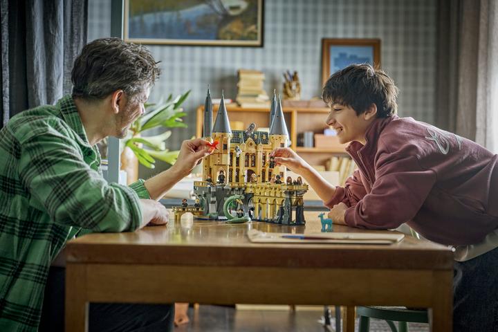 Produktbild LEGO Hogwarts Ostflügel (76473, LEGO Harry Potter)