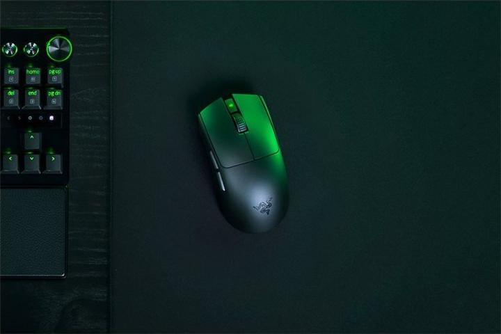 Actual product image Razer Viper V4 Pro (Cable, Wireless)