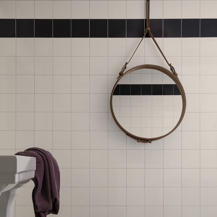 Produktbild Gubi Adnet Wall Mirror Circular Ø70 Black Leather