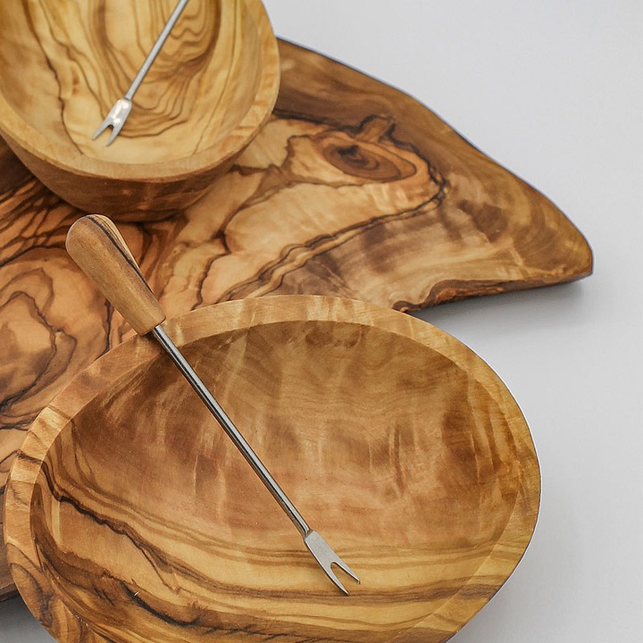 Produktbild Natura Punto Olivenholz-Set, 1 Schneidebrett 25cm, 2 ovale Schalen 10cm, 2 Gabeln