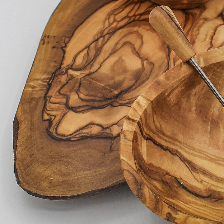 Produktbild Natura Punto Olivenholz-Set, 1 Schneidebrett 25cm, 2 ovale Schalen 10cm, 2 Gabeln