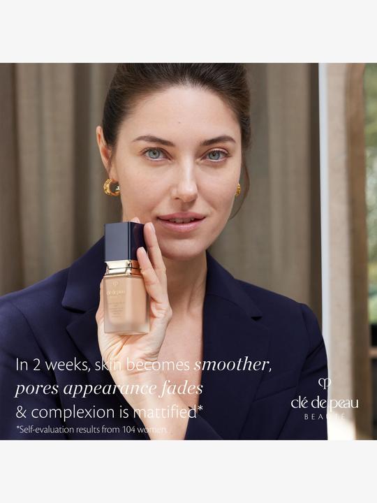 Actual product image Clé De Peau Radiant Fluid Foundation Matte WB40 (WB40 - Light Tan Rose)