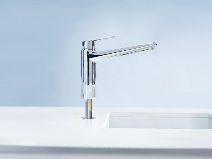 Actual product image Grohe Eurodisc Cosmopolitan kitchen faucet, medium spout, chrome