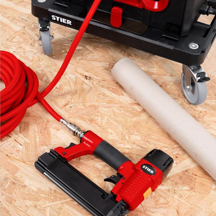 Produktbild Stier Systainer-Kompressor-Set inkl. Systainer II T-Loc, Rollbrett + Druckluftnagler 6-teilig (6 l, 8 Bar)