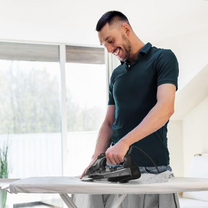 Actual product image Black & Decker Black+Decker BXIR2805E steam iron