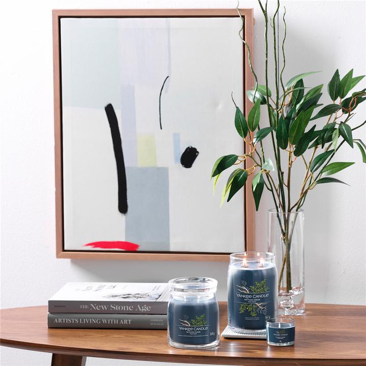 Productafbeelding Yankee Candle Duftkerze Bayside Cedar Signature Medium Jar