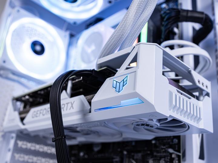 Produktbild Joule Performance Gaming PC RTX4070TIS R7 32GB 3TB L1132349 (1000 GB, 32 GB, AMD Ryzen 7 7800X3D, GeForce RTX 4070 Ti)