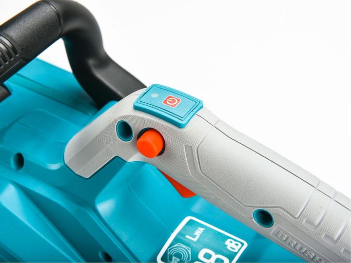 Actual product image Total Battery Chainsaw 900W, Brushless, 20V Li-Ion, 4,0Ah (2x), Charger, 30cm (Battery chain saw)