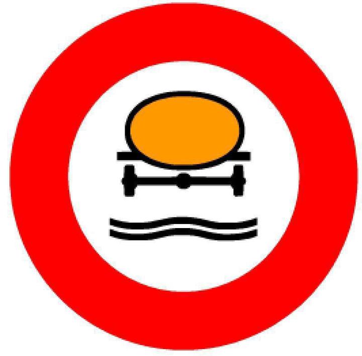 BRW No vehicles carrying water pollutants sign 2.11