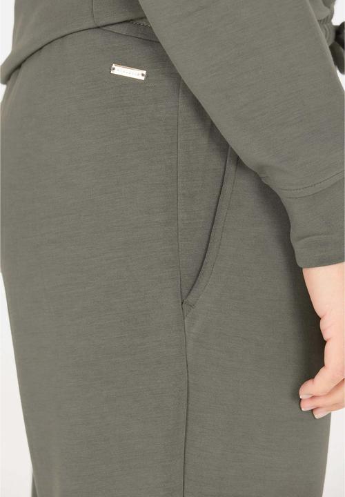 Actual product image Endurance Jacey V2 (42)