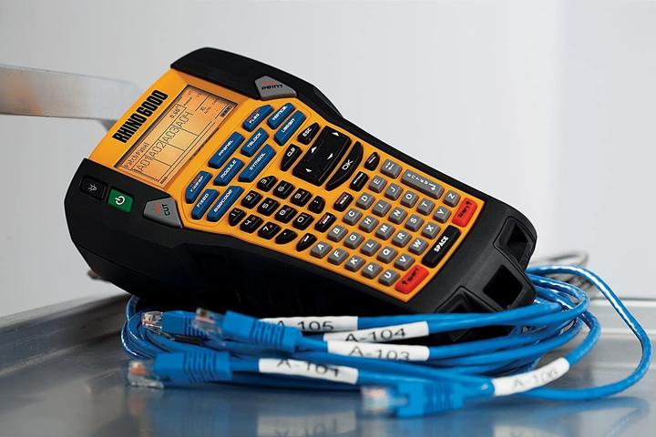Produktbild Dymo Rhino 6000 im stabilen Hartschalenkoffer