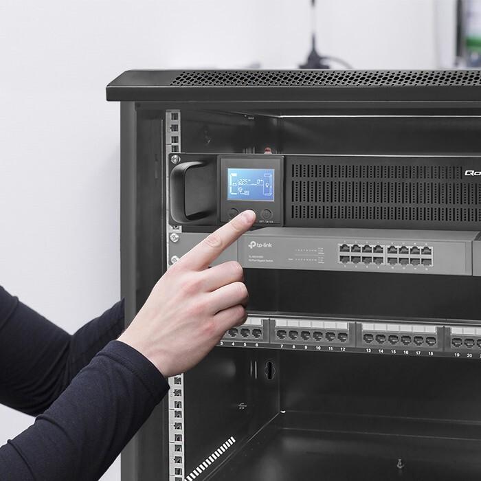 Image du produit Qoltec 53945 UPS 1KVA (1 VA, 800 W, Double convertisseur en ligne Onduleur)