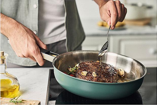 Actual product image Zwilling Pure frying pan 24cm green (Frying pan, Stainless steel, 24 x 7.70 cm)