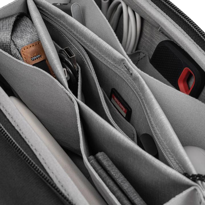 Actual product image Peak Design Tech Pouch (Camera accessory bag, 2 l)