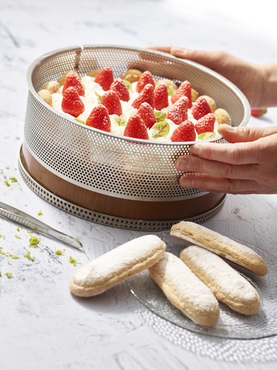 Actual product image de Buyer Cake Tin Stainless Steel Perforated Abn. Bottom 24x6.5 (25.50 cm)
