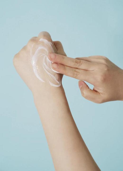 Image du produit Skin1004 Madagascar Centella Hyalu-Cica Gentle Cleansing Milk, 200ml (Lait nettoyant, 200 ml)