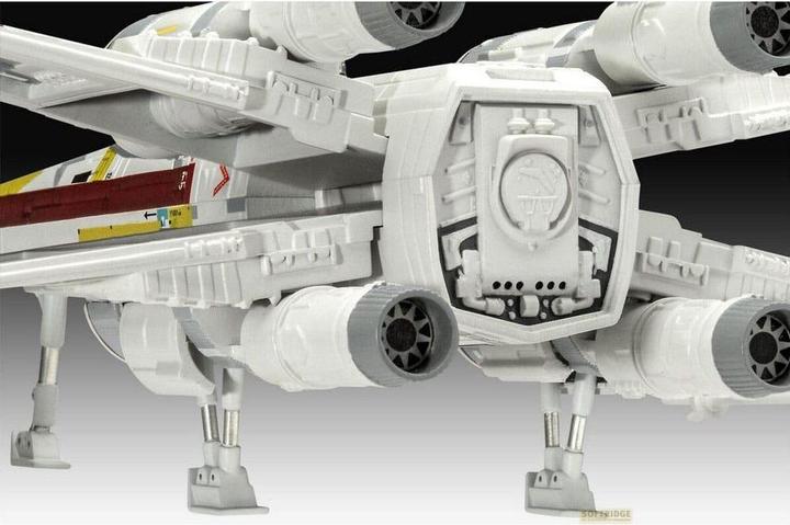 Actual product image Revell Carson Teva's X-Wing Fighter: The Mandalorian